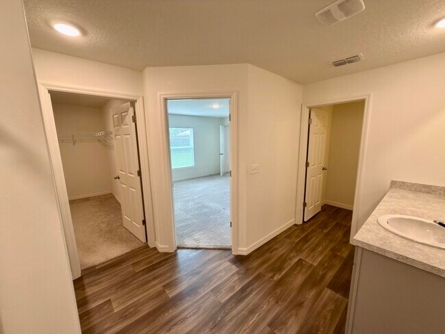 Foto del edificio - 6446 NW Polly Ct