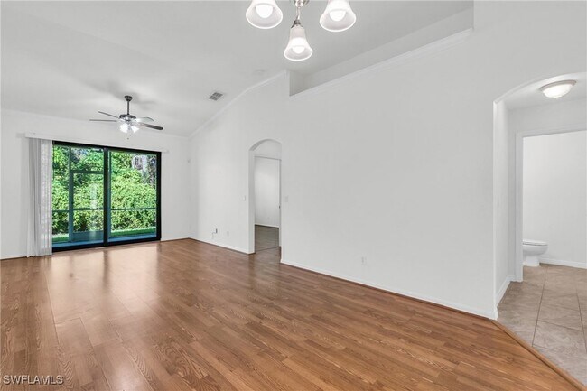 Foto del edificio - 7655 Meadow Lakes Dr