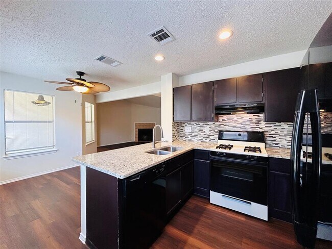 Foto del edificio - 5940 Kevin Kelly Pl