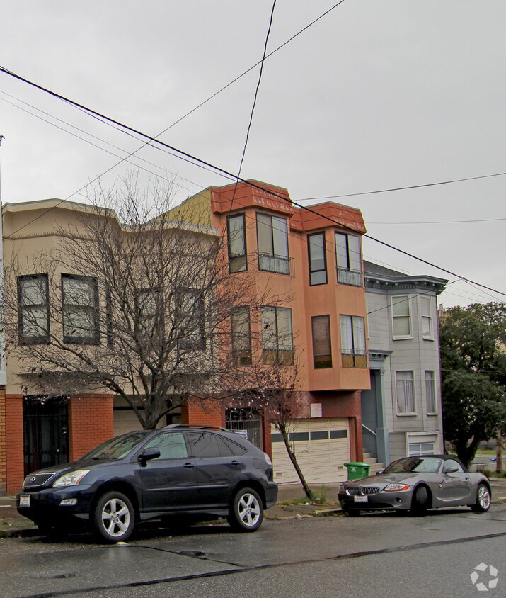 Building Photo - 330 10th Ave