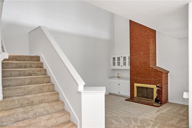 Building Photo - 3 br, 3 bath House - 12 Fairway Dr
