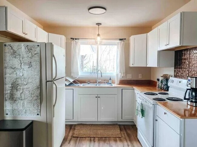 Building Photo - 3 Bedroom Home near NRG