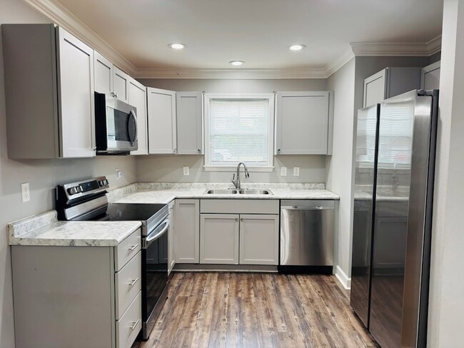 Building Photo - 105 Pinecrest Blvd