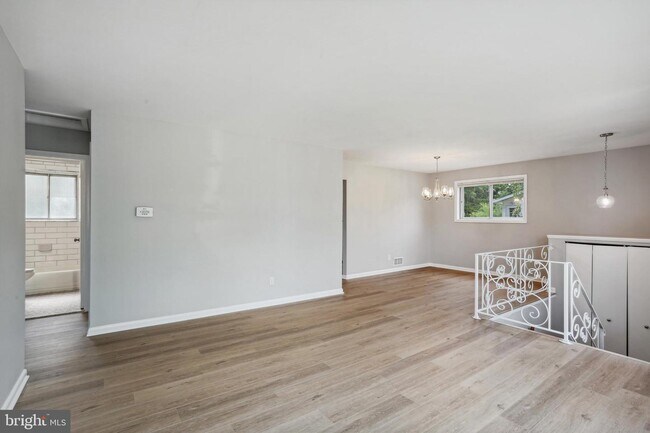 Foto del edificio - 4956 Roslyn Rd