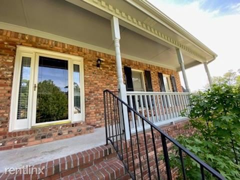 Building Photo - 995 Laurel Springs Ln SW