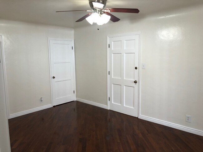 Living room with closet - 941 E Broadway