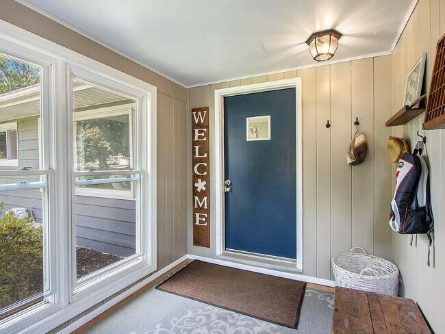 Cuarto de barro (entrada principal) - 2909 Crestview Ave