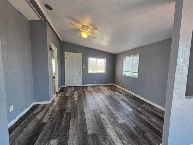 Building Photo - 3 Bedroom Country Home with Detached Garage