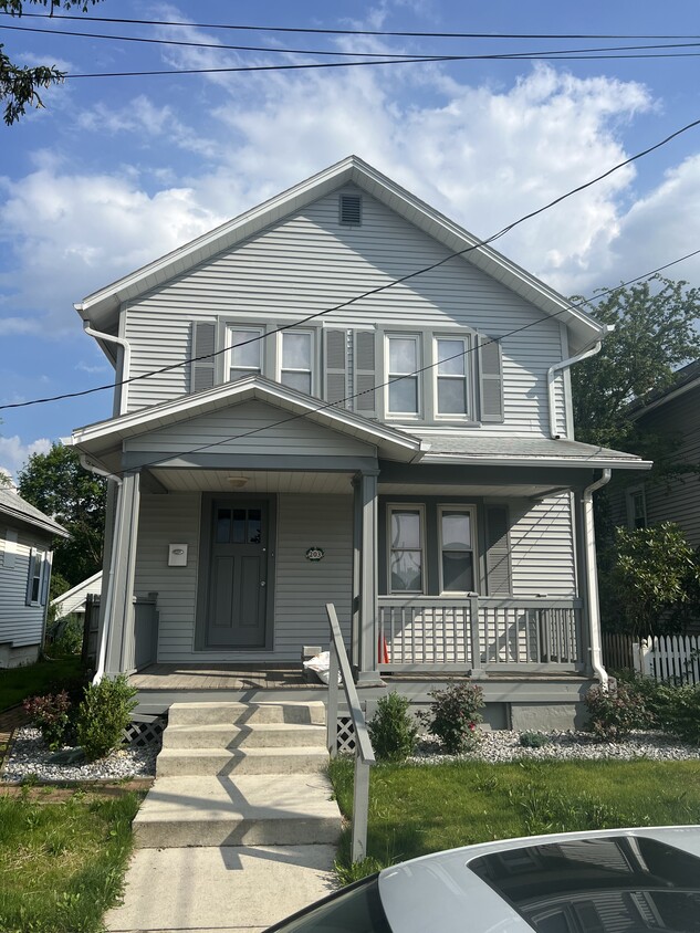 Foto principal - 203 W Maplewood Ave