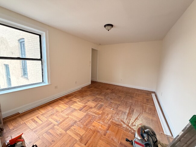 Foto del edificio - 1649 Edison Ave