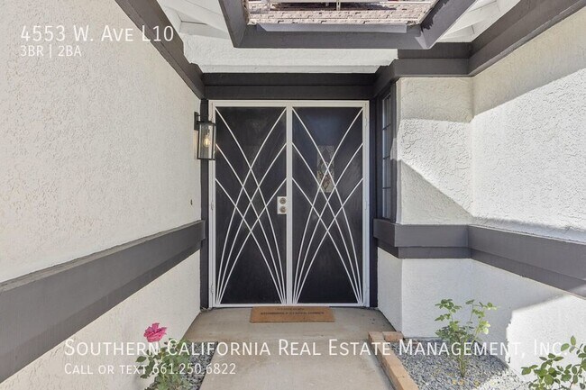 Building Photo - Updated Three Bedroom Single Story Home wi...