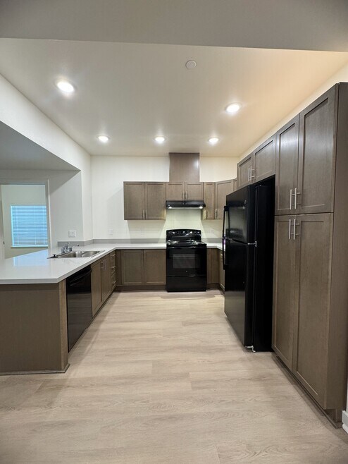 Building Photo - Alexander Valley Apartments