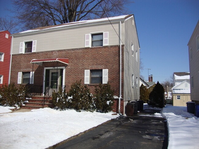 Building Photo - 125 Roosevelt Ave