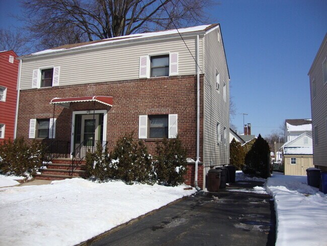 Foto del edificio - 125 Roosevelt Ave