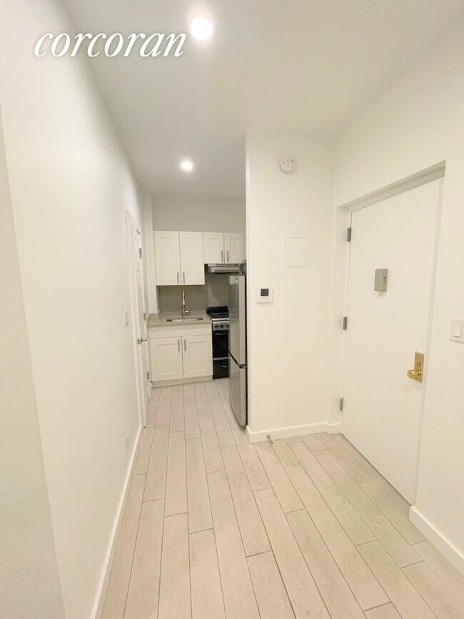 Foto del edificio - 404 W 46th St