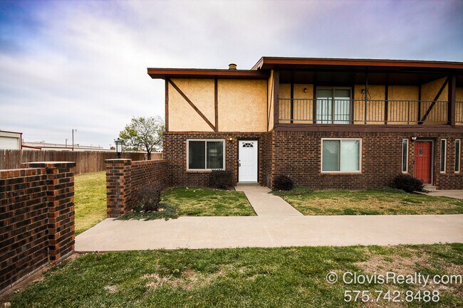 Entry - 3500 Adenmor Ct