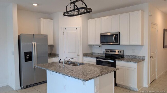 Foto del edificio - 373 SE Sea Hunt Wy