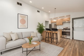 Building Photo - 981 Highland St