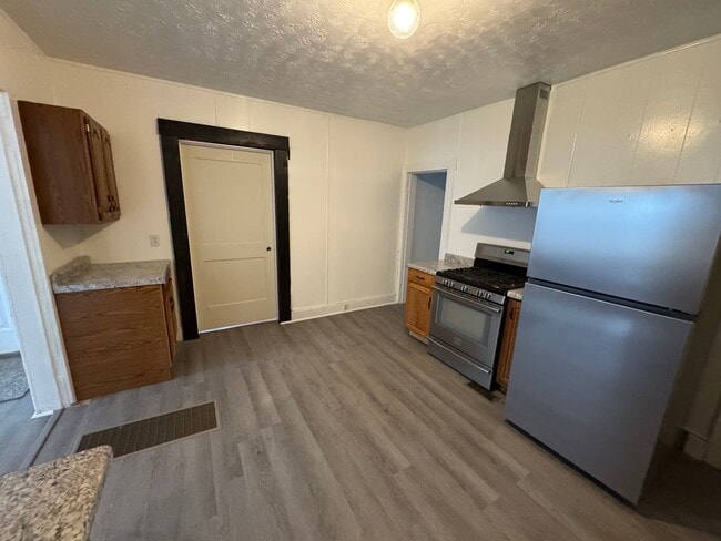 Foto del edificio - 460 Storms Ave