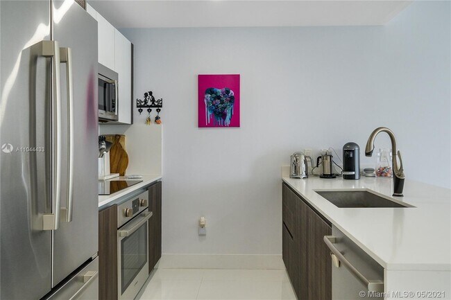 Foto del edificio - 488 NE 18th St