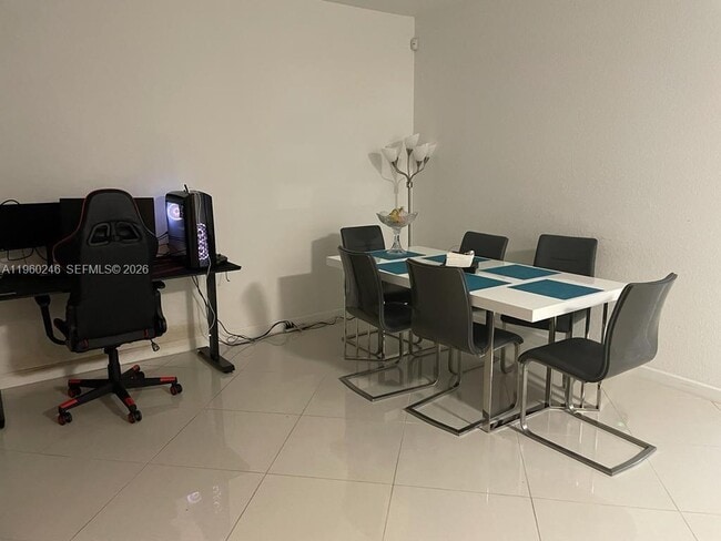 Foto del edificio - 9602 Town Parc Cir S