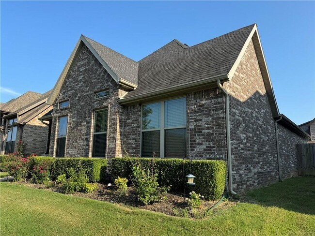 Building Photo - 3215 SW Stoneway Ave