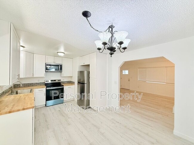 Building Photo - 7415 NE 61st Ave