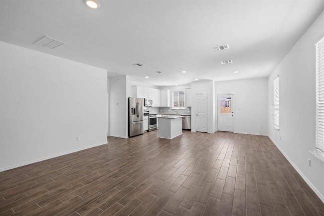 Building Photo - 1605 Holly Lk Dr