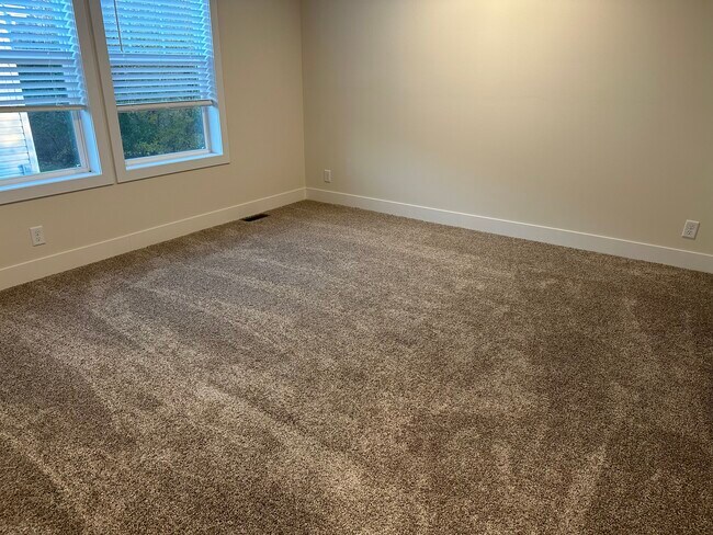 Building Photo - 412 Laurel Oak Ln