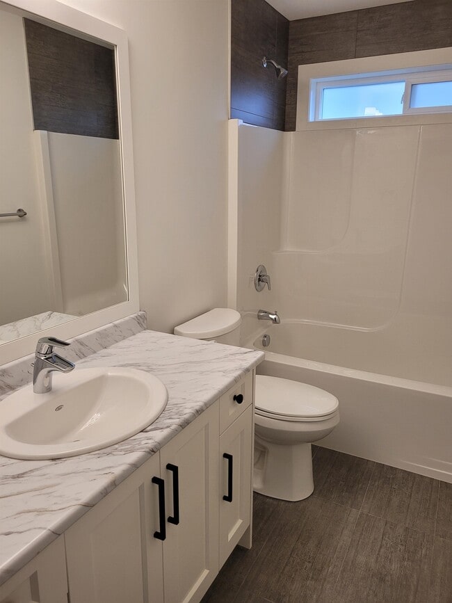 Building Photo - 596 Lance Pl