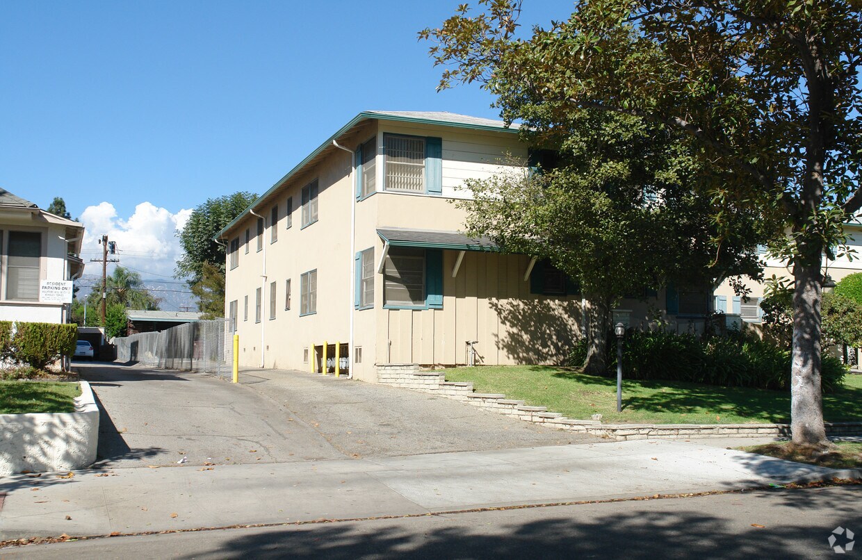 Building Photo - 1241 E Harvard St