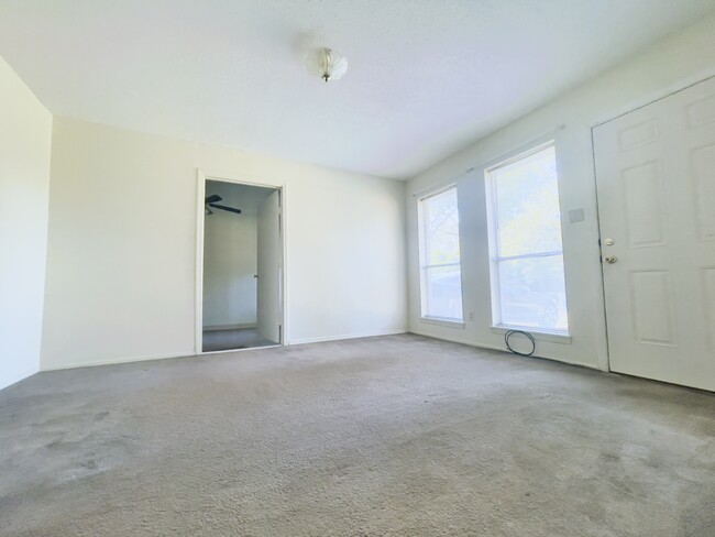 Living room - 1202 Ella Cir