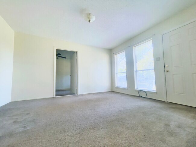 Sala de estar - 1202 Ella Cir