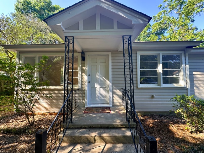 Foto del edificio - 5207 Azalea Cir S