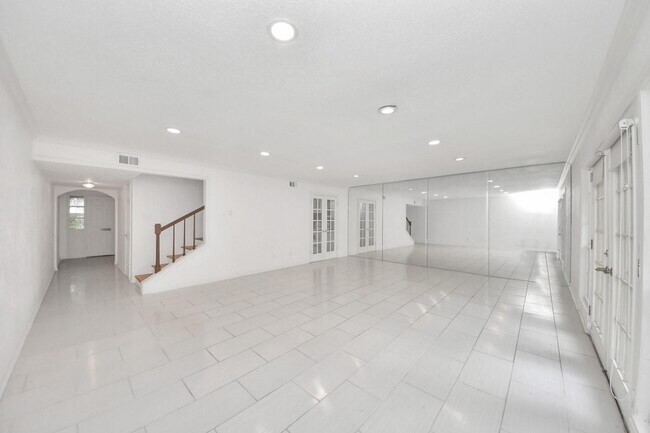 Foto del edificio - 832 Wax Myrtle Ln