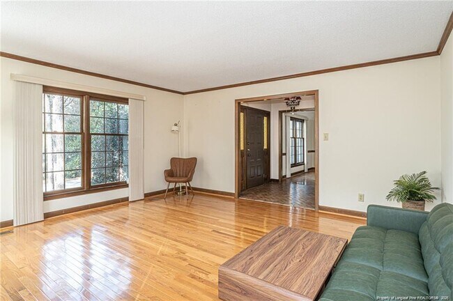 Foto del edificio - 6821 Thames Dr
