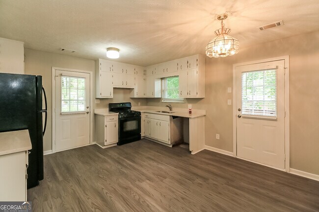 Foto del edificio - 7548 Colonial Ct