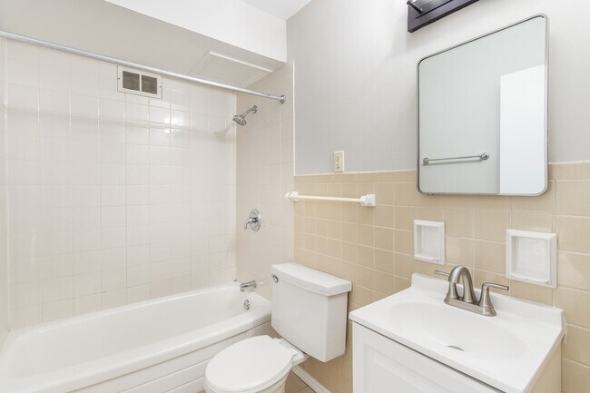 Foto del edificio - W166N9182 Grand Ave