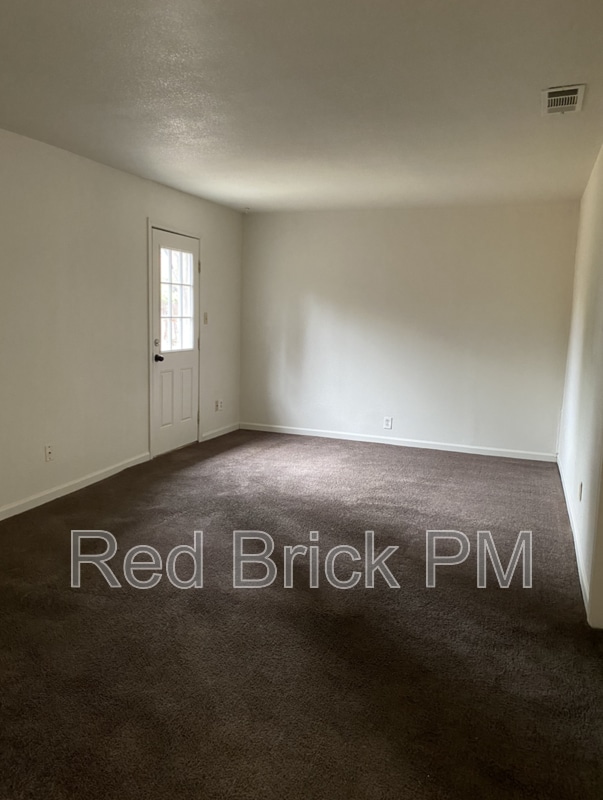 Foto del edificio - 3326 Carson Ct