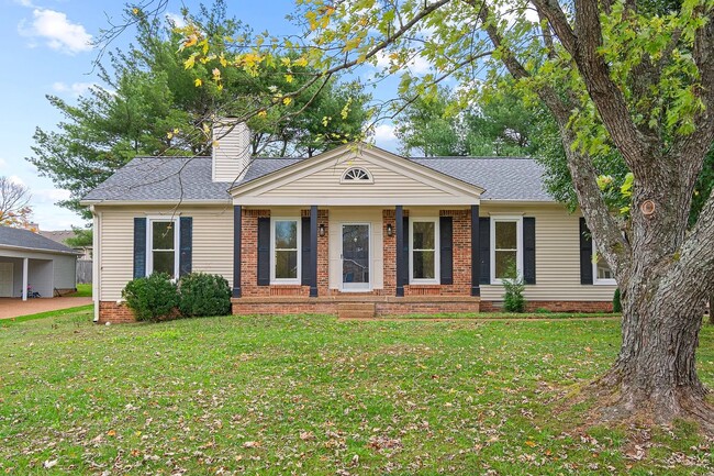 Building Photo - 723 Riverview Dr