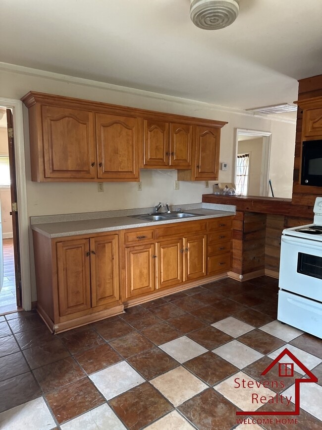 Building Photo - 1611 E 50th St