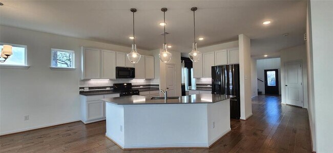 Building Photo - 201 Water Grass Trl