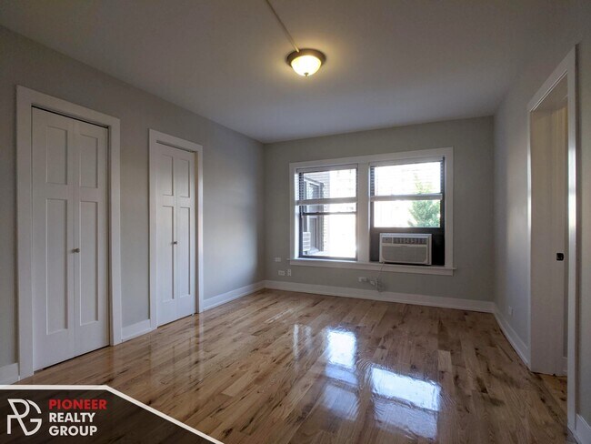 Foto del edificio - 532 W Arlington Pl