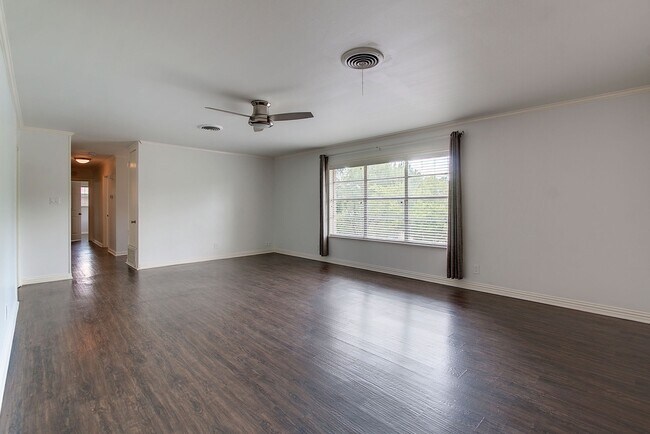 Building Photo - 4BR Mid-Century Near SoCo & Lady Bird Lake