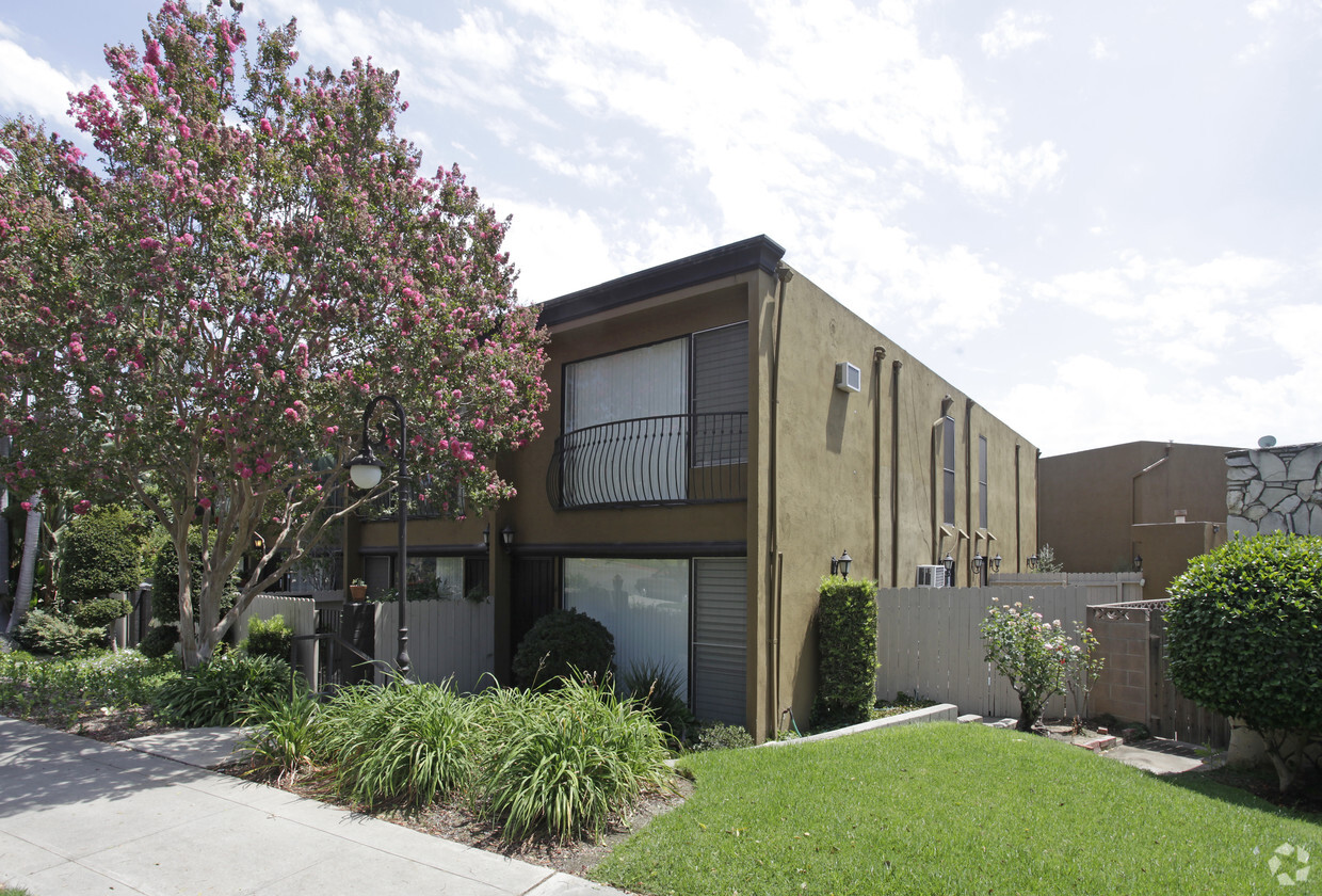 Primary Photo - Union Avenue Apartments