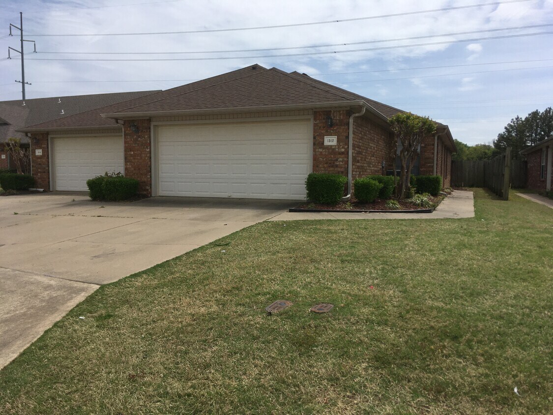 1512 Fianna Pl Ct, Fort Smith, AR 72908 Townhome Rentals in Fort