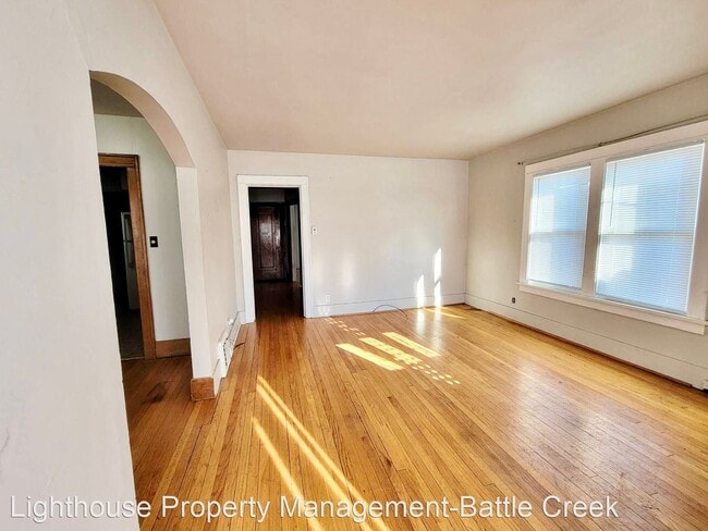 Building Photo - 2 br, 1 bath House - 200 Summer Street