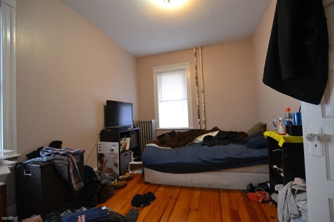 Foto del edificio - 3 br, 1 bath Apartment - 41 Easton St # 1DB