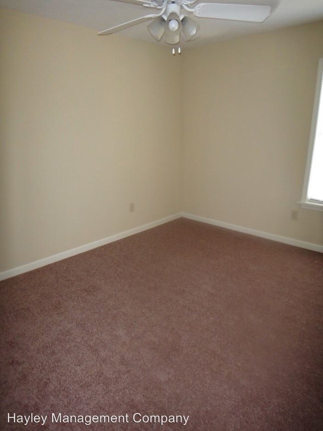 Building Photo - 3 br, 3 bath Apartment - 714 Ethan Lane