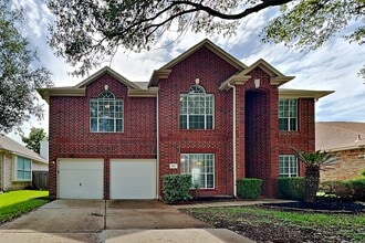 Building Photo - 823 Portsmouth Dr